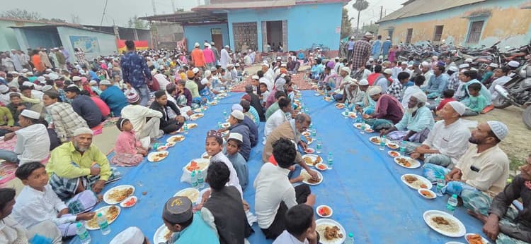 मुखिया ने किया दावत ए इफ्तार का आयोजन