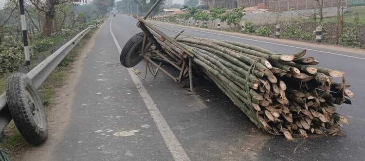 जुगाड़ गाड़ी का हाइवे पर खुला टायर, बड़ी दुर्घटना टली