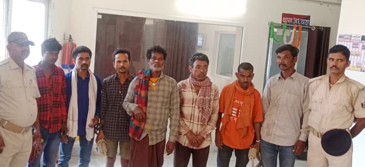 सात नशेड़ियों को पुलिस ने किया गिरफ्तार