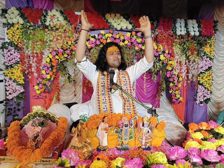 भगवान अपने भक्तों की हमेशा रक्षा करते हैं : कथावाचक