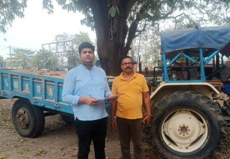 Giridih News :अवैध बालू लदे दो ट्रैक्टर जब्त