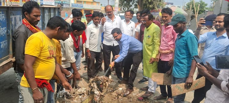 सड़कों पर उतरे जनप्रतिनिधि, शहर में फिर लौटी सफाई व्यवस्था