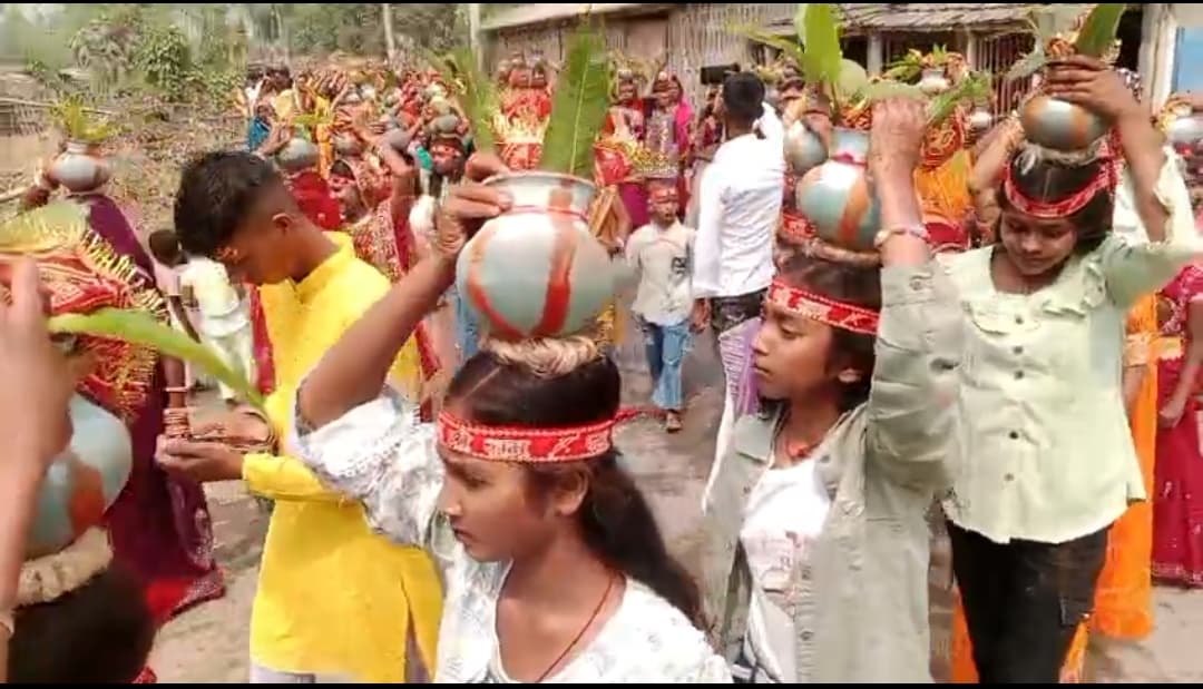 हरीनाम संकीर्तन को लेकर निकाली कलश शोभायात्रा