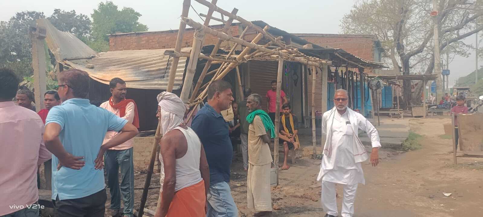 गोगरी : चार दुकानों में लगी आग, हजारों रुपये का नुकसान