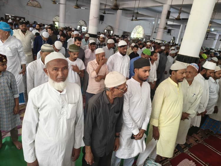 अलविदा जुमा पर नम आंखों से मांगी गयी माफी