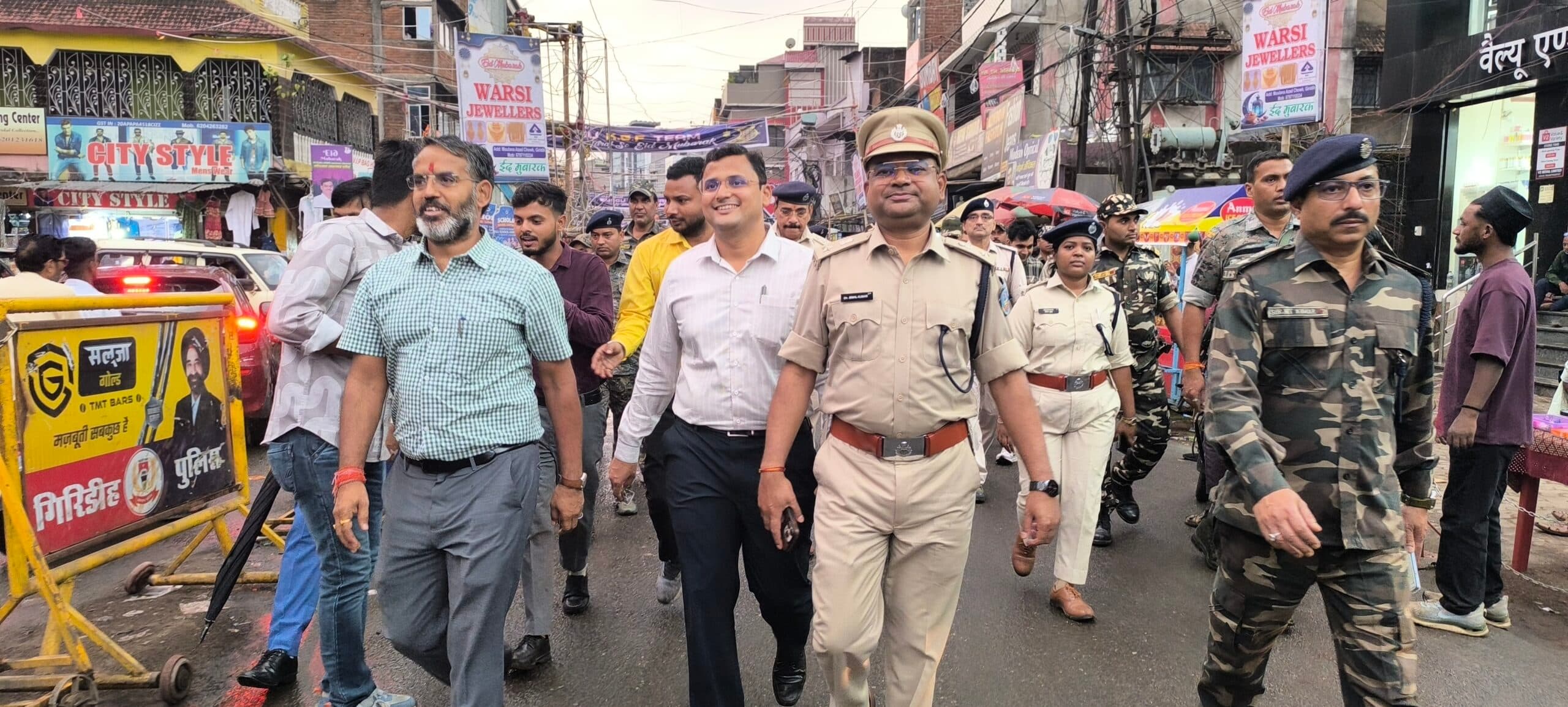 Giridih News :त्योहार को लेकर शहर में निकला फ्लैग मार्च