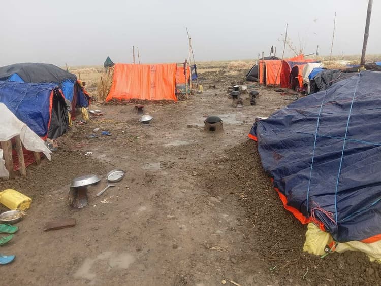 बेमौसम बारिश से किसानों की बढ़ी चिंता, रबी फसलों पर संकट