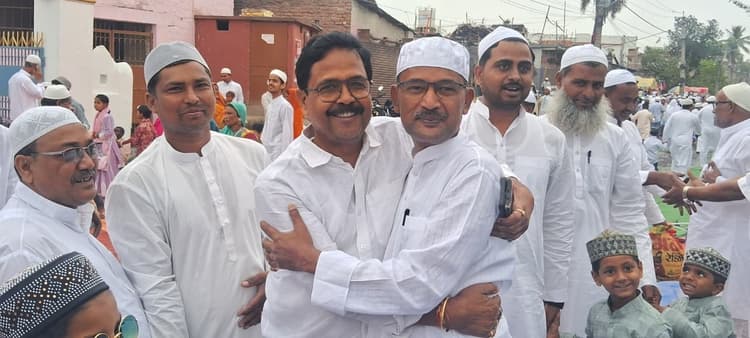 शांति व सद्भाव के साथ मनाया गया खुशियों का पर्व ईद