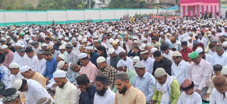 अमन, चैन व शांति की दुआ के साथ मना ईद-उल-फितर