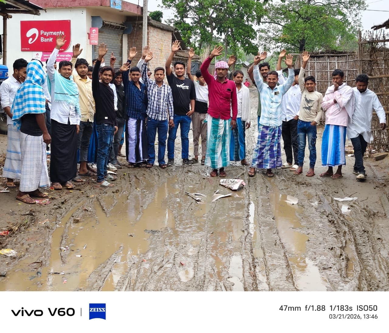 अब्बास चौक से कादिर टोला तक सड़क नहीं बनने से आक्रोश