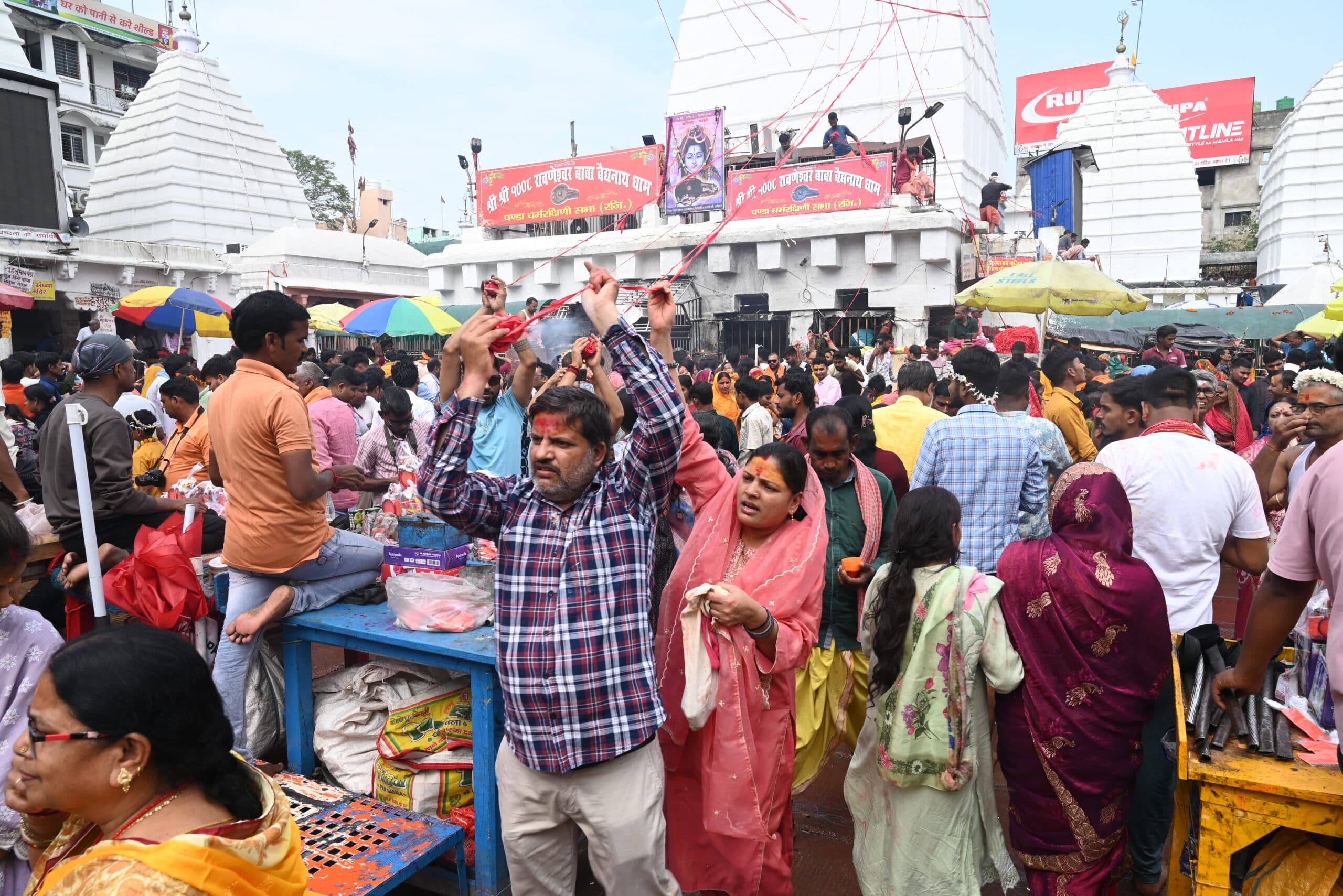 Deoghar news : बाबा मंदिर में 6660 भक्तों ने शीघ्रदर्शनम का कूपन लेकर की पूजा