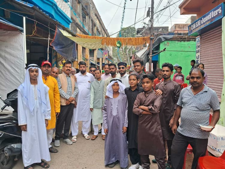 मिहिजाम : आपसी भाईचारे के संदेश साथ मनायी गयी ईद