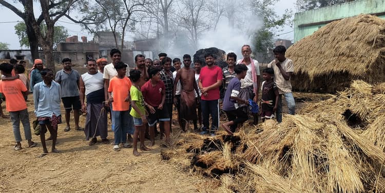 Bokaro News : खलिहान में लगी आग, बिचाली जली