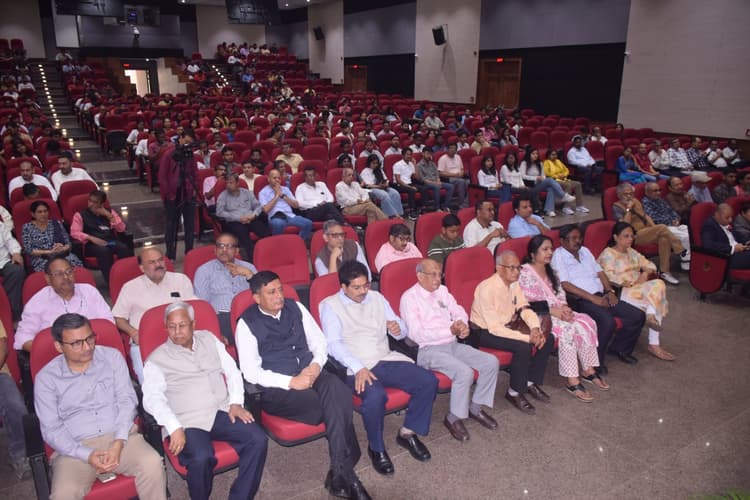 Dhanbad News: बाल अधिकारों को मिले प्राथमिकता, तभी साकार होंगे वैश्विक लक्ष्य