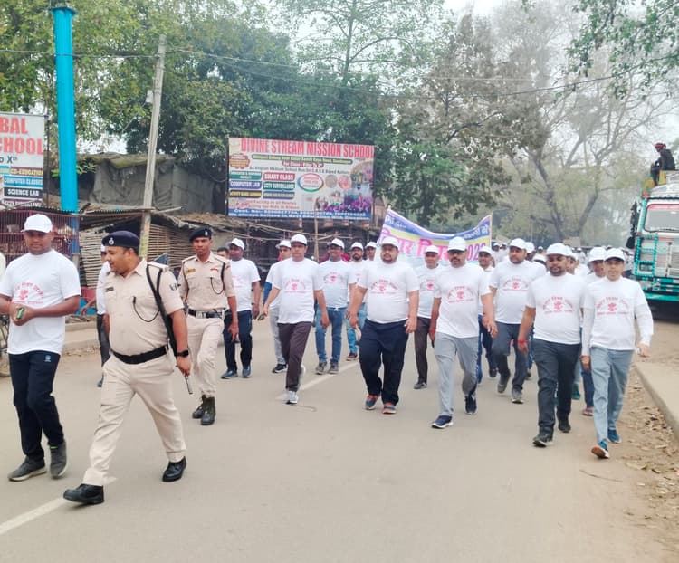 बिहार दिवस पर निकाली गयी प्रभातफेरी