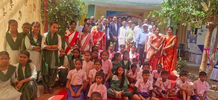 आइएएस दिलेश्वर महतो का पैतृक गांव एदेलहातु में सम्मान