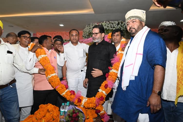 पढ़ा-लिखा लड़का करेगा मजदूरी नेता का बेटा बनेगा नेता :प्रशांत किशोर