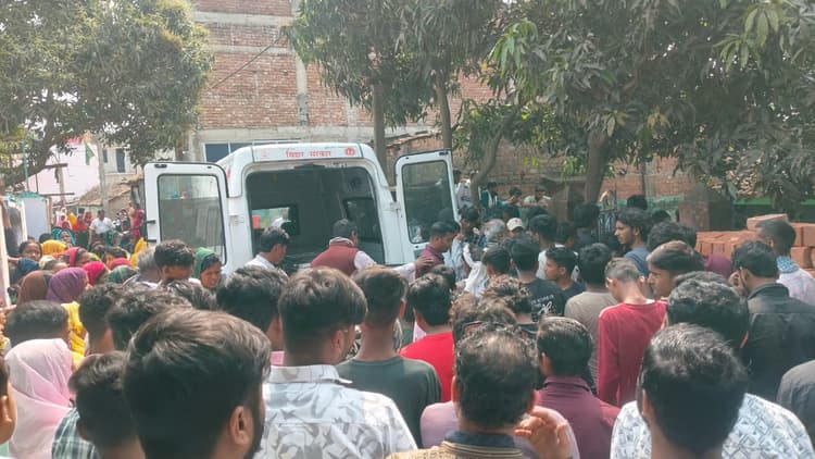 सड़क हादसे में तीन दोस्तों की दर्दनाक मौत, परिजनों में मचा कोहराम