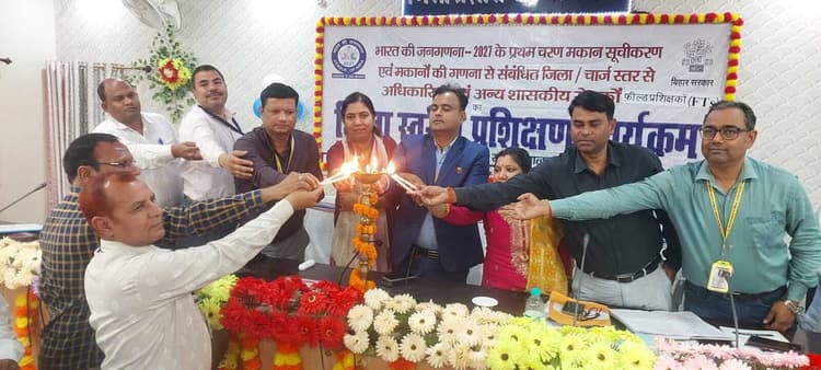 जनगणना पूर्णतः डिजिटल ढंग से की जायेगी संपन्न: डीएम