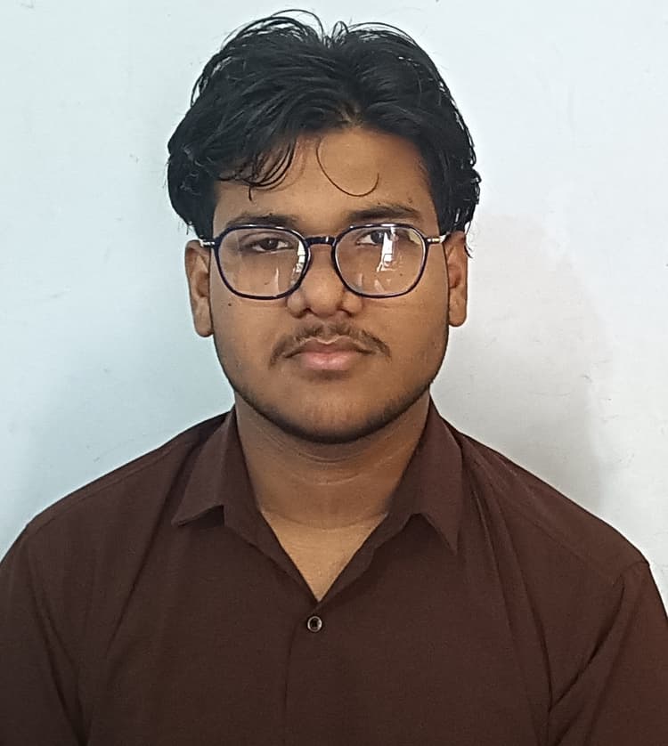 कॉमर्स में जीशान अनवर बना जिला टॉपर