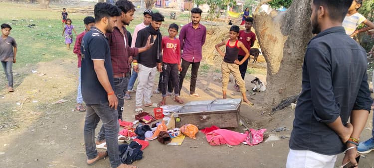 दो घरों से जेवरात व नगदी समेत पांच लाख की चोरी