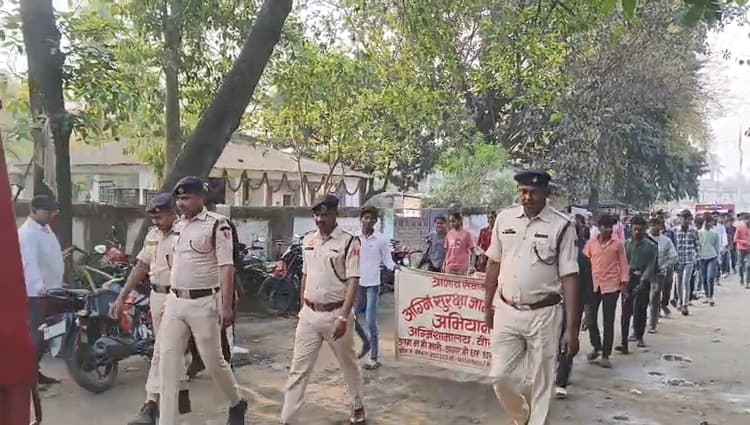 आग से बचाव को लेकर निकाली गयी जागरूकता रैली