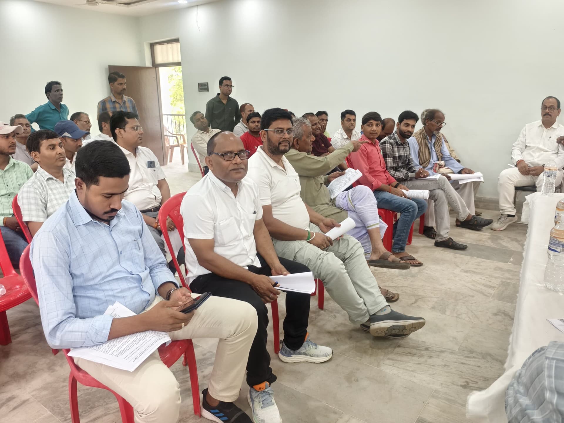 अनुश्रवण समिति की हुई बैठक, छाया रहा राशन कटौती व घरेलू गैस का मुद्दा