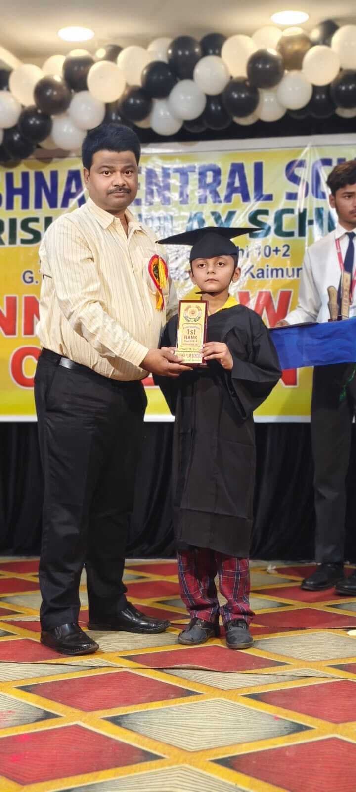 कृष्णा सेंट्रल स्कूल में वार्षिक परीक्षा परिणाम घोषित, प्रतिभा का सम्मान