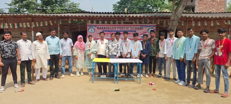 बड़ा ईदगाह पब्लिक स्कूल के छात्रों ने इंटर में लहराया परचम