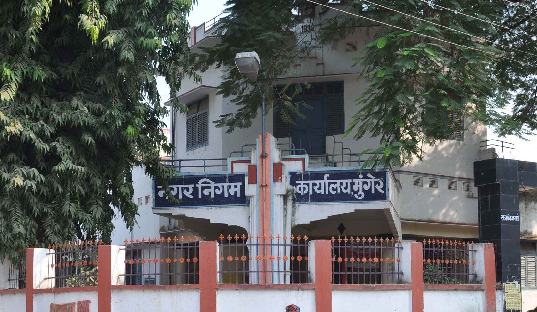 बदहाली : चार वर्ष में मुंगेर शहर के मात्र 241 दुकानदारों के पास ट्रेड लाइसेंस, निगम उदासीन