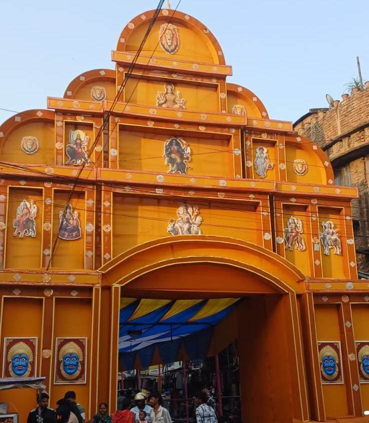 महाअष्टमी पर दुर्गा मंदिरों में उमड़ी भीड़, महिलाओं ने व्रत रखकर चढायी डलिया