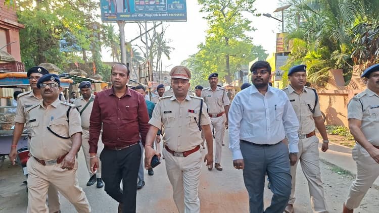 जामताड़ा में विधि-व्यवस्था बनाये रखने को लेकर निकला फ्लैग मार्च