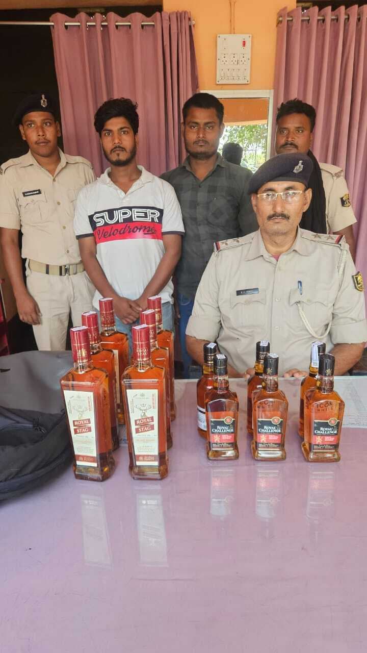 शराब के साथ तस्कर गिरफ्तार
