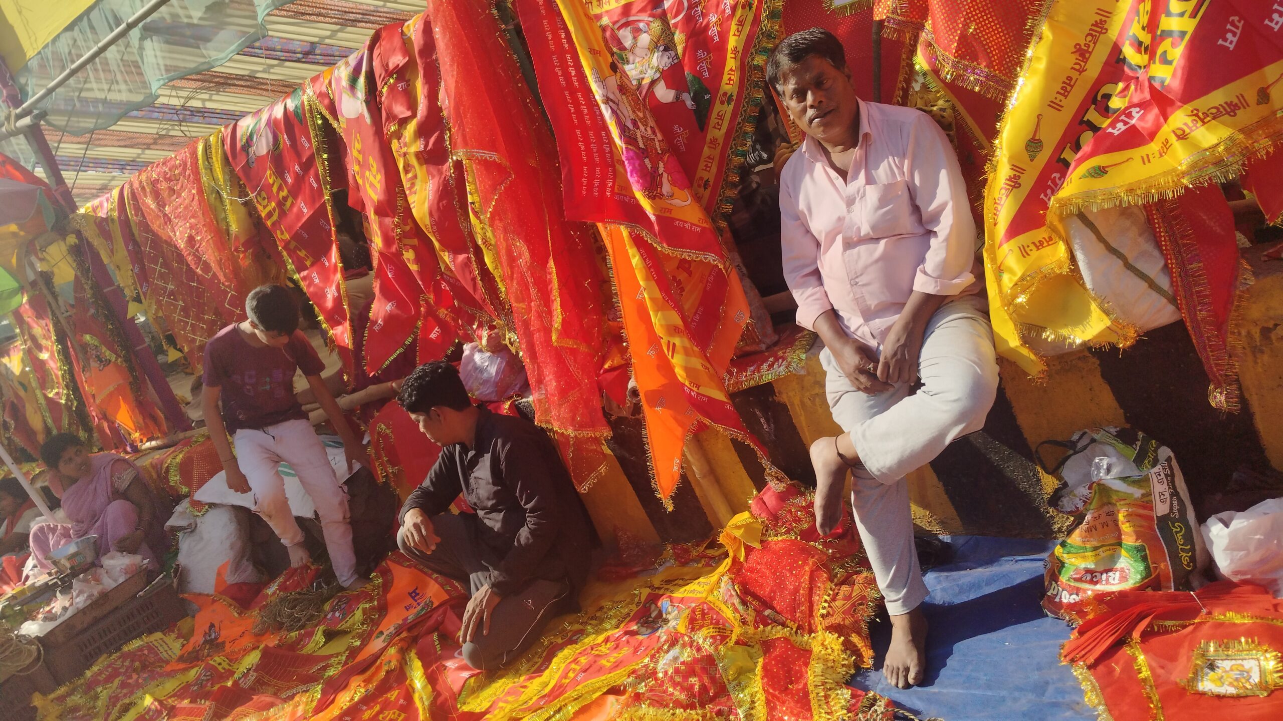 रामनवमी को लेकर महावीरी ध्वज से पटा बाजार, जय श्री राम के नारे से गुंजा शहर