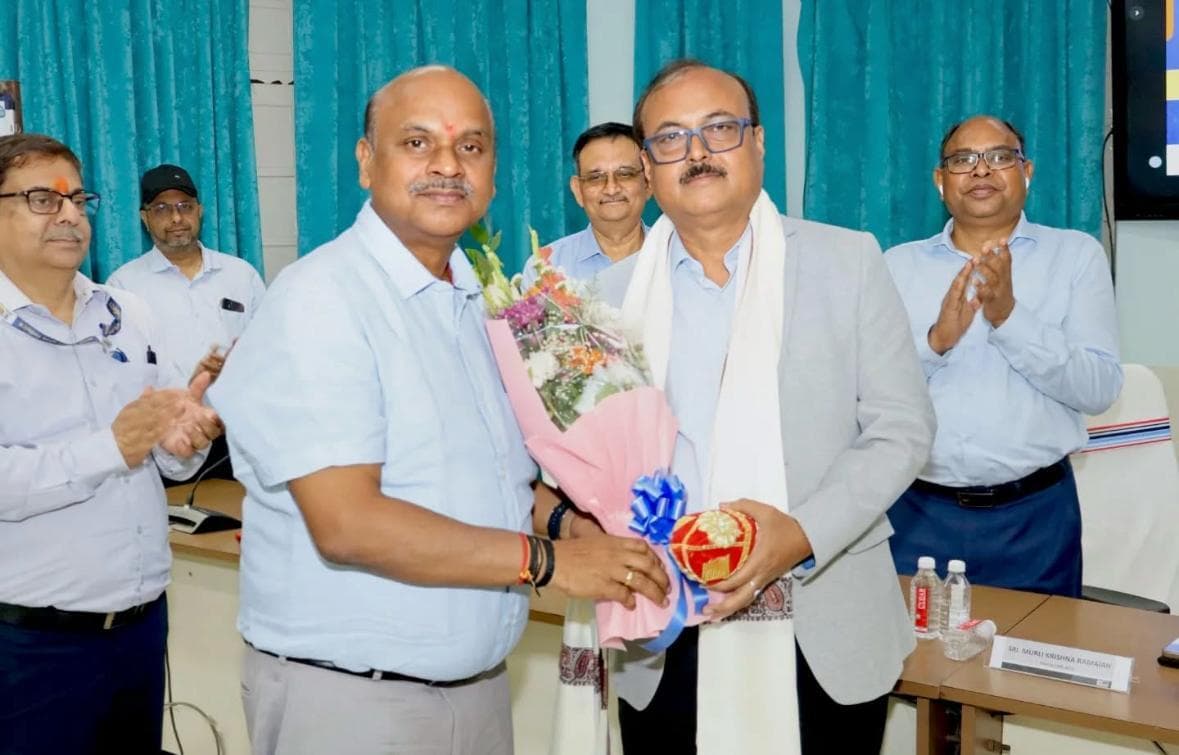 Dhanbad News: दक्षता, समर्पण और समन्वय से बनता है सशक्त संस्थान : रमैया