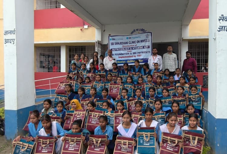 कटिहार में 400 बच्चों को न्यूट्रिशन व हाइजिन किट का किया वितरण