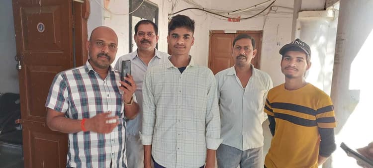 निरंजन ने राज्य में पाया सातवां स्थान, राजमिस्त्री के बेटे ने बढ़ाया जिले का मान