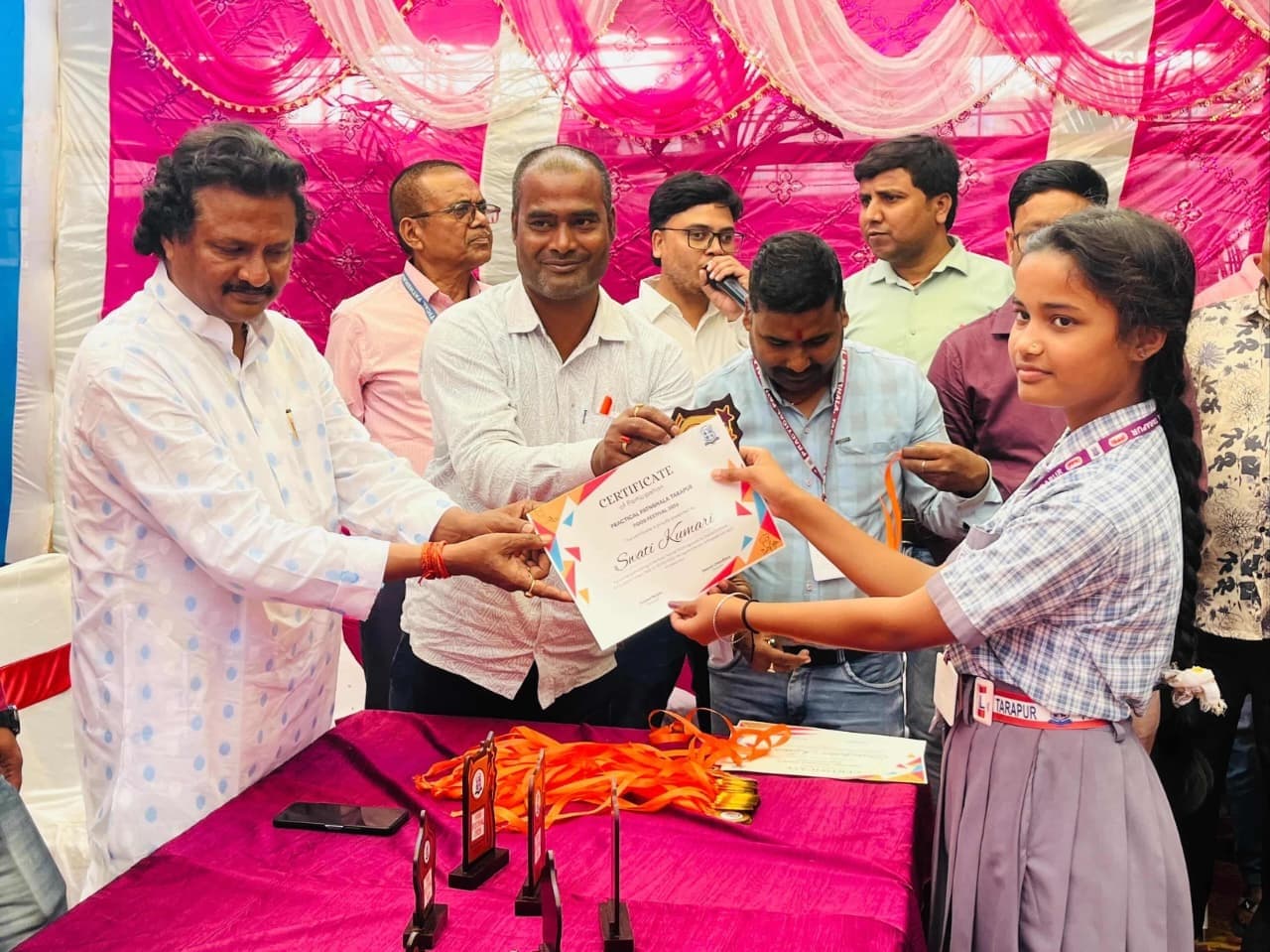 बच्चों ने स्वयं व्यंजन बनाकर व्यवसाय व आत्मनिर्भरता के महत्व को समझाया