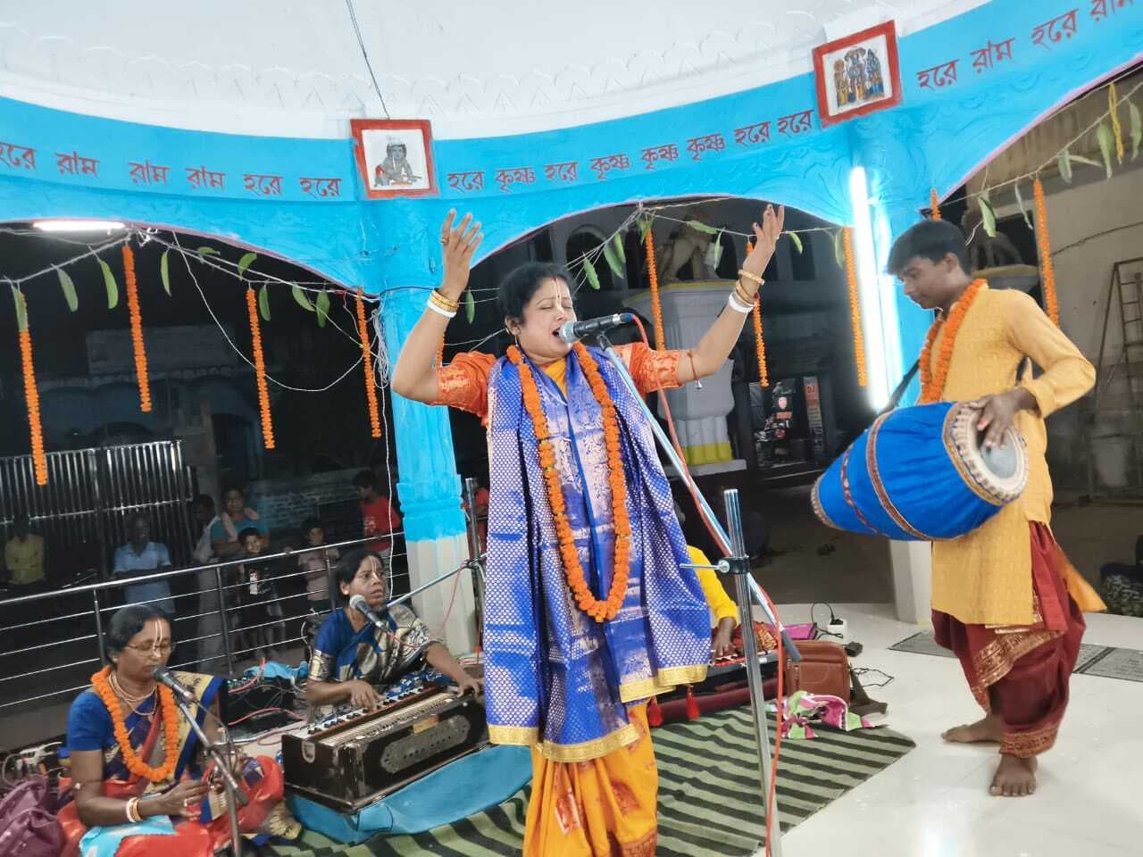 बांग्ला कीर्तन से माहौल हुआ भक्तिमय