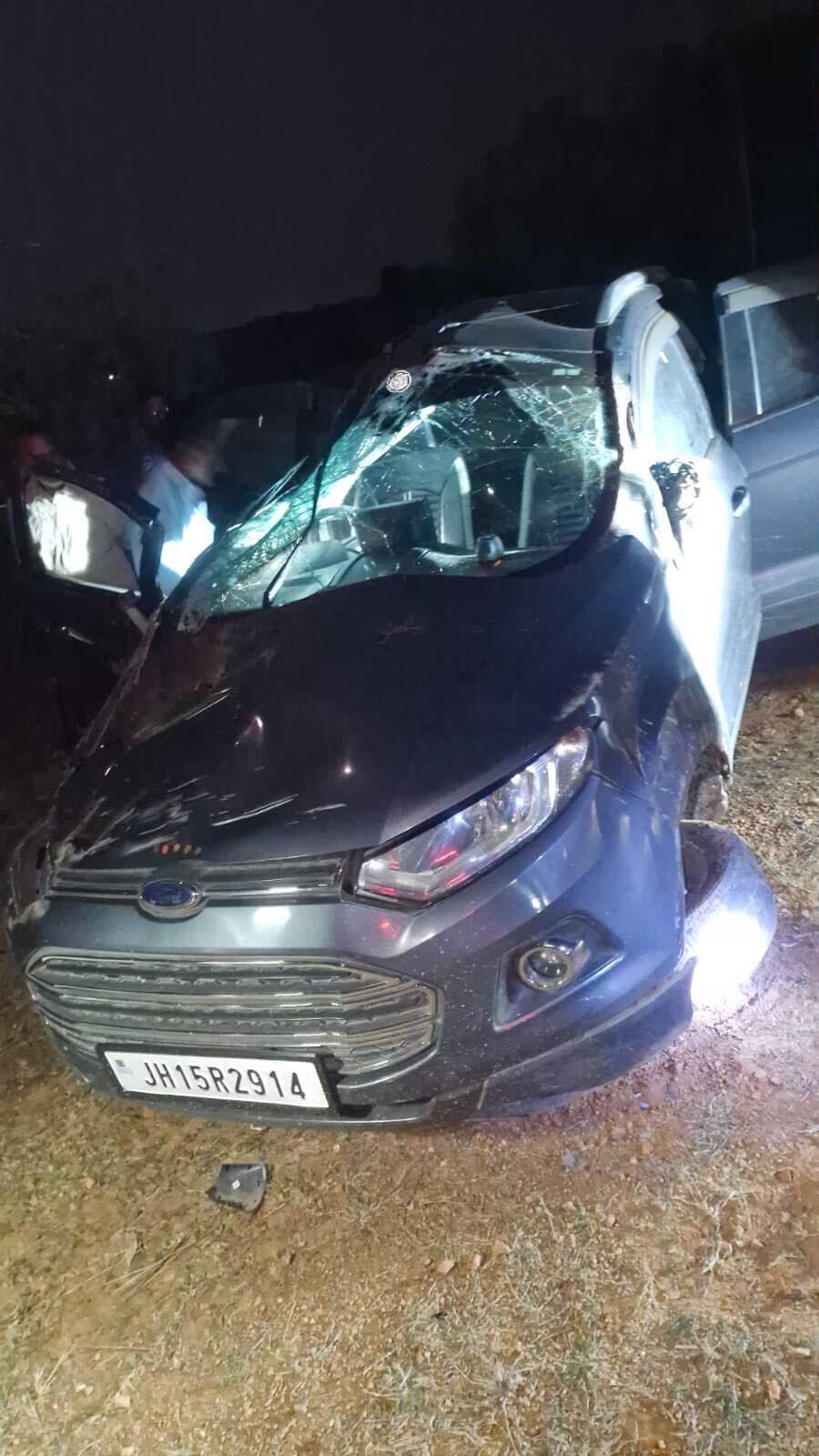 मधुपुर: कोलहरिया मोड़ पर पलटी कार, पिता-पुत्री घायल