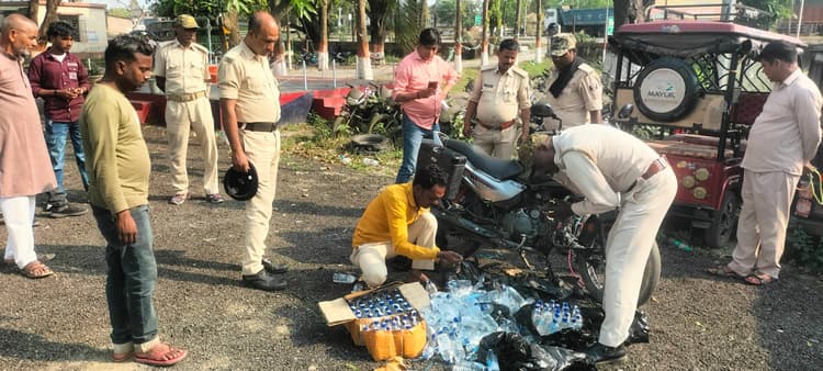 180 बोतल शराब के साथ गिरफ्तार