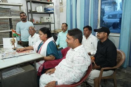 प्रभात खबर कार्यालय पहुंचीं मंत्री दीपिका, बतायी अपनी प्राथमिकता