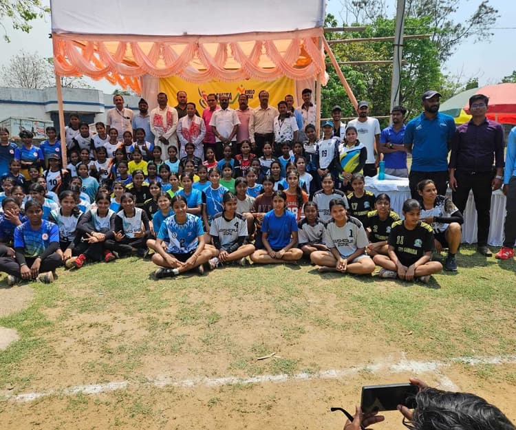 Asmita volleyball league at rd bhatta centre : केपीएस मानगो और शंकोसाई की टीम ने दर्ज की शानदार जीत