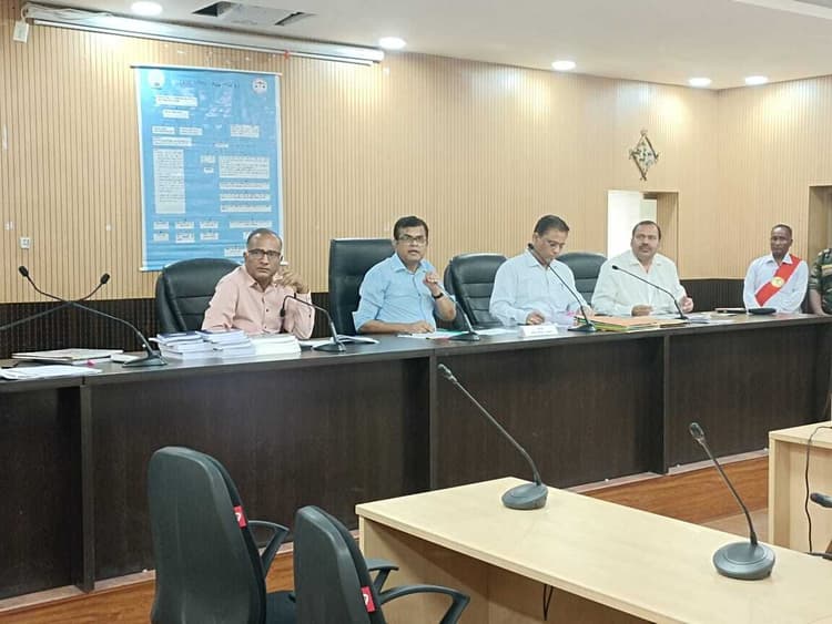 लंबित मामलों के त्वरित निष्पादन की आवश्यकता पर दिया बल