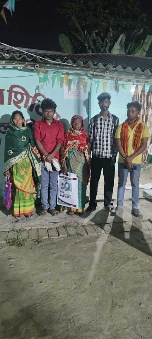 लावारिस मानसिक रूप से विक्षिप्त युवक को पुलिस ने परिजनों से मिलाया