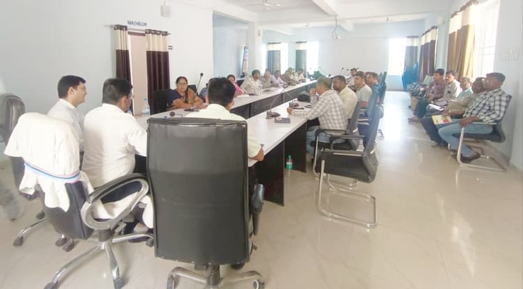 एसआइआर को लेकर एसडीएम ने की बैठक, दिये निर्देश