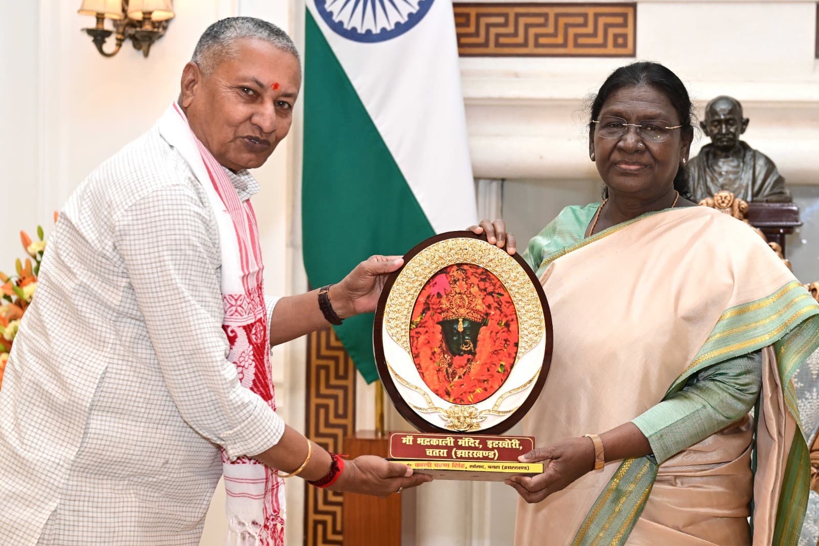 सांसद ने राष्ट्रपति को चतरा आने का आमंत्रण दिया