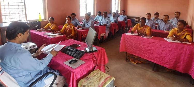 कार्यशाला में शिक्षण व्यवस्था को सुदृढ़ बनाने पर चर्चा