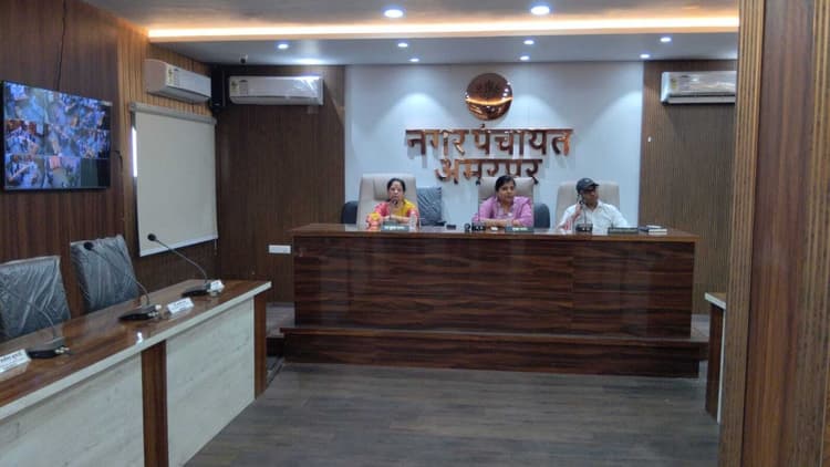 वार्ड पार्षदों ने फिर नपं की बैठक का किया बहिष्कार, होल्डिंग टैक्स में मनमानी का लगाया आरोप