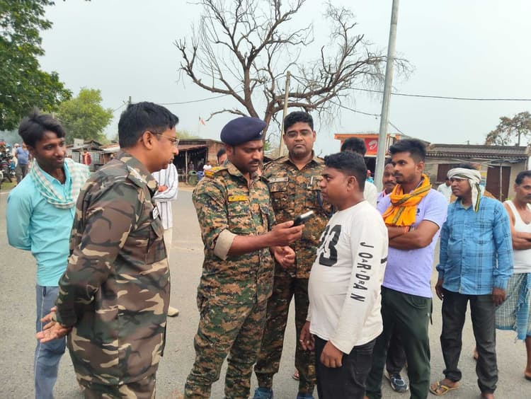 सड़क दुर्घटना पर अंकुश लगाने के लिए चला वाहन जांच अभियान